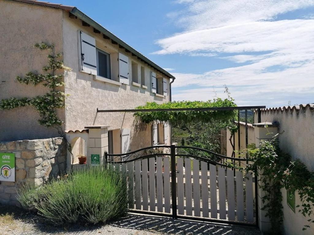 La Cayrade Uzer (Ardeche) Exterior foto